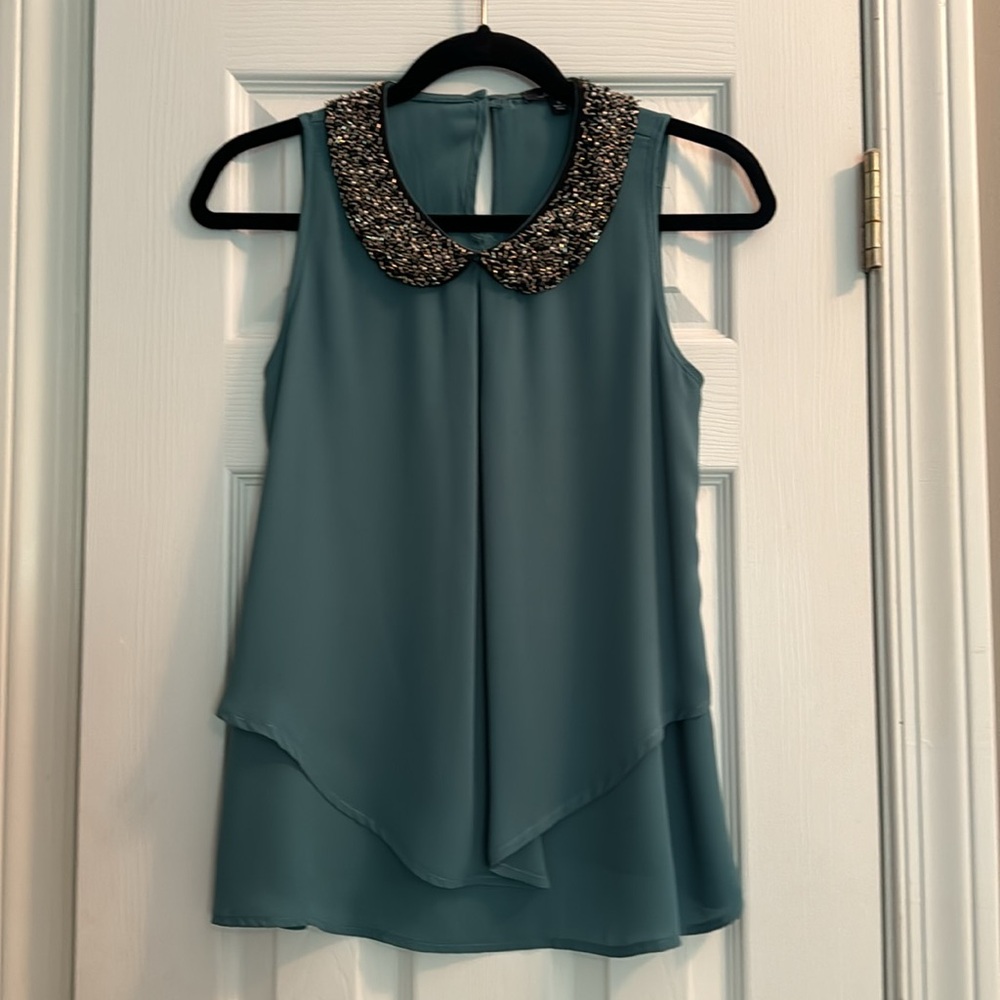 Green S sleeveless tunic top with embellished collar